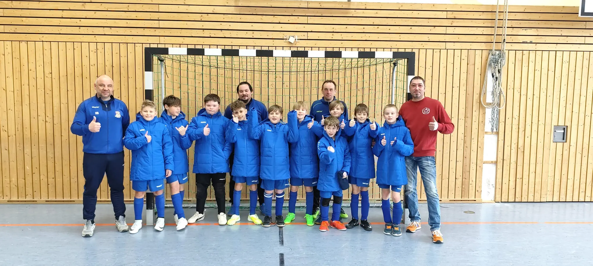 Unsere E- Junioren bestens ausgestattet von K12 aus Kloster!