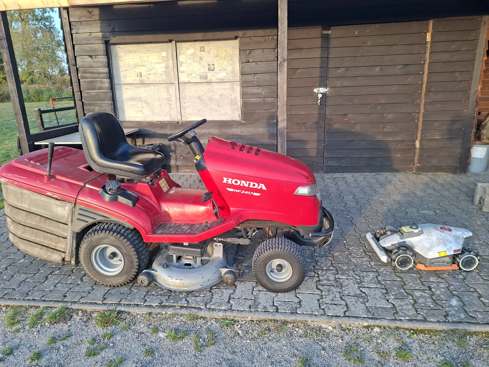 Mähroboter ersetzt Rasentraktor - neues Zeitalter auf der "Zippelsruh"