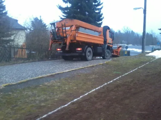 Winterdienst auf dem Sportplatz 2012 und 2013