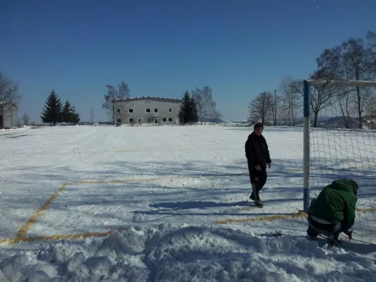 Winterdienst auf dem Sportplatz 2012 und 2013