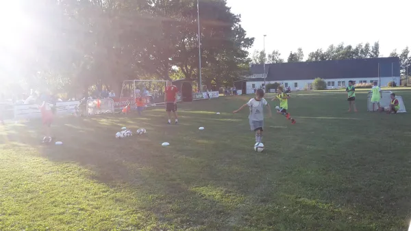 Juniorentraining mit dem DFB- Mobil